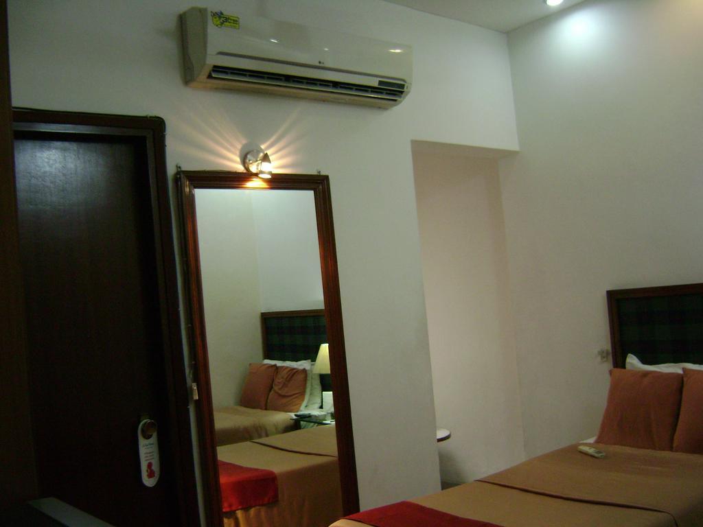 The Royal Residency Hotel New Delhi Exterior photo