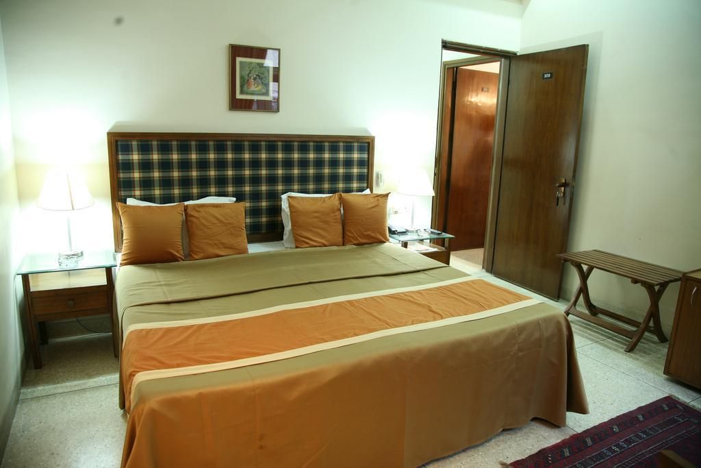 The Royal Residency Hotel New Delhi Exterior photo