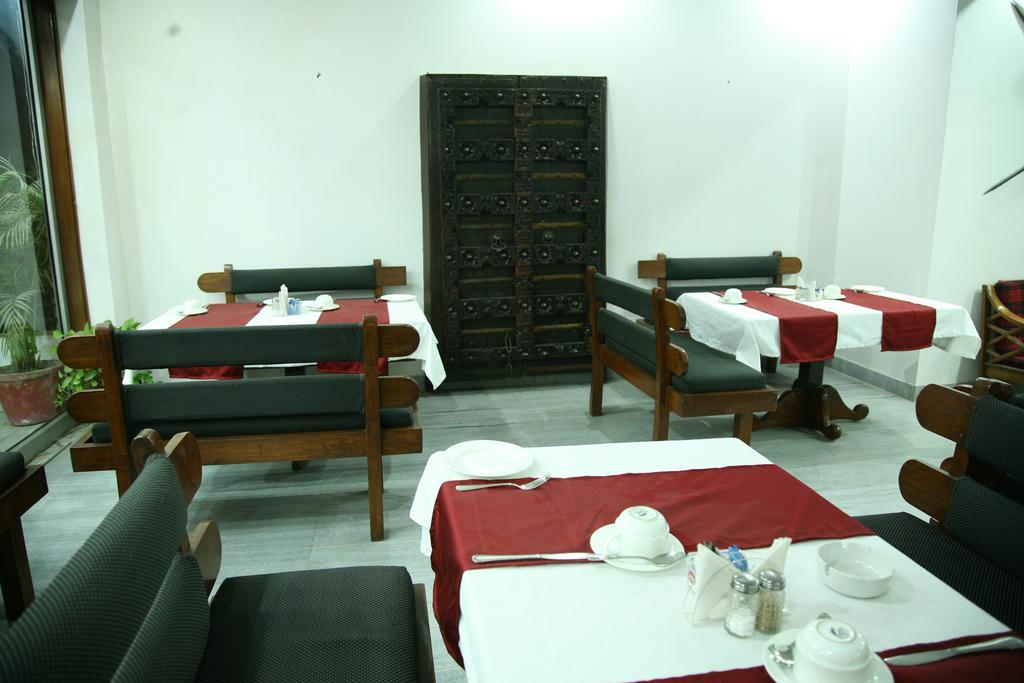 The Royal Residency Hotel New Delhi Exterior photo